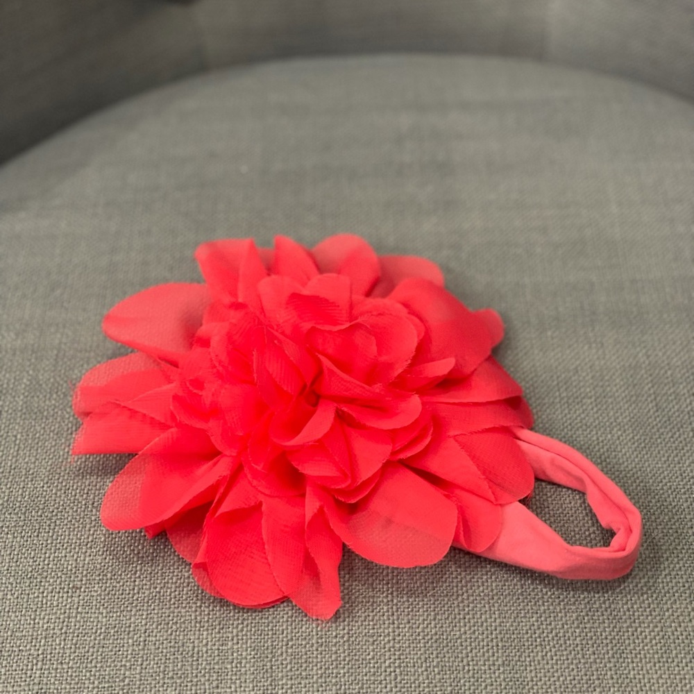 Hot pink Mud Pie baby headband. Never worn.